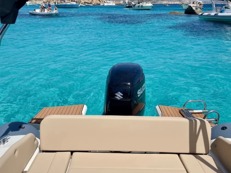 Location Semi-rigide Nuova Jolly avec permis