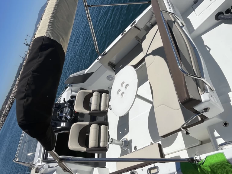 Louer Bateau à moteur avec ou sans skipper Bénéteau à Marseille