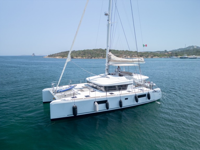 Louer Catamaran avec ou sans skipper Lagoon à Cugnana Verde