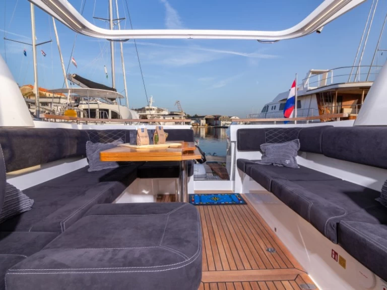 Location bateau Marex Marex 360 CC à Sibenik sur Samboat