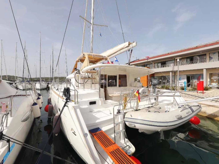 Location bateau Lagoon Lagoon 400 à Pula sur Samboat