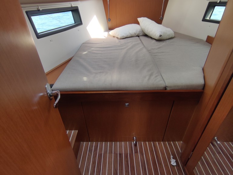 Louez un Bavaria Bavaria C42 à Álimos