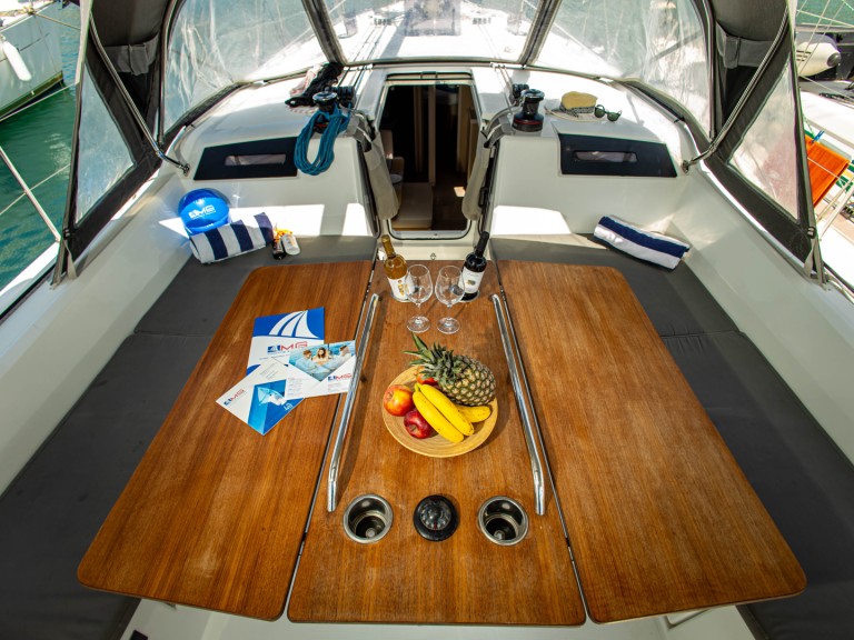 Location bateau Bénéteau Oceanis 40.1 à Páleros sur Samboat