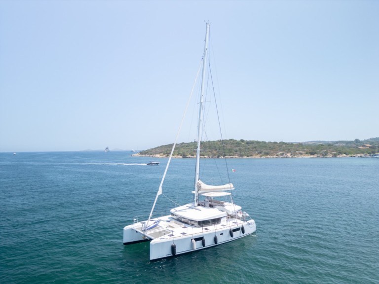 Location bateau Lagoon Lagoon 52 F à Cugnana Verde sur Samboat