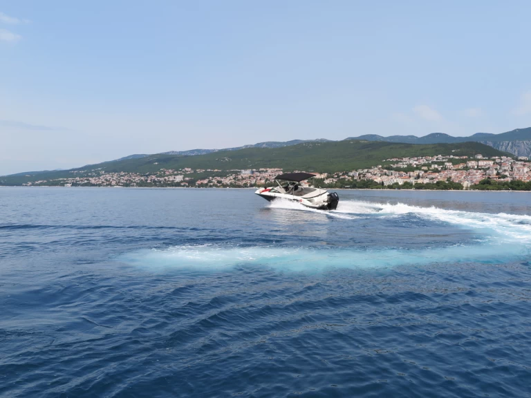 Location bateau Sea Ray Sea Ray SPX 210 à Crikvenica sur Samboat