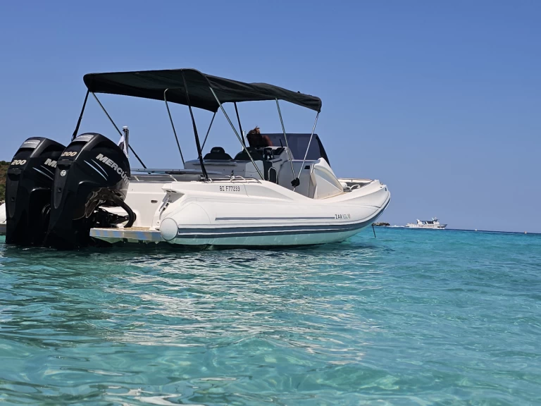 Semi-rigide à louer à Saint-Florent au meilleur prix