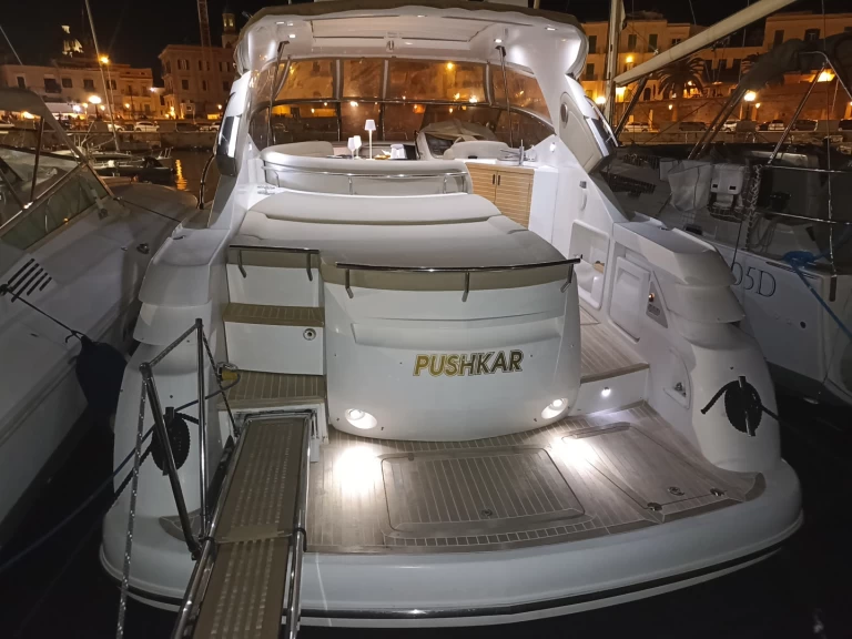 Bateau à moteur à louer à Bari au meilleur prix