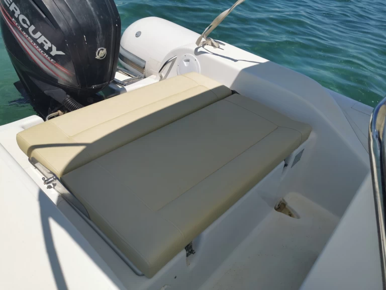 Louez un Valiant DR 600 à La Savina