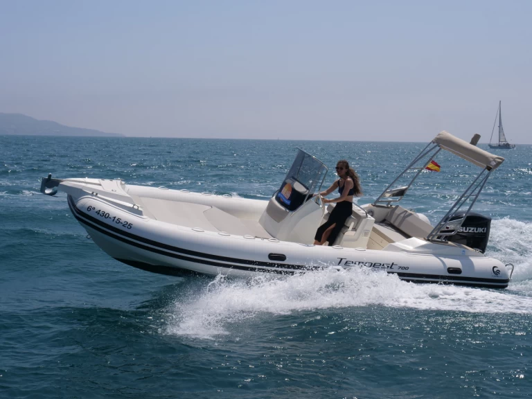 Location bateau Capelli Tempest 700 à Empuriabrava sur Samboat