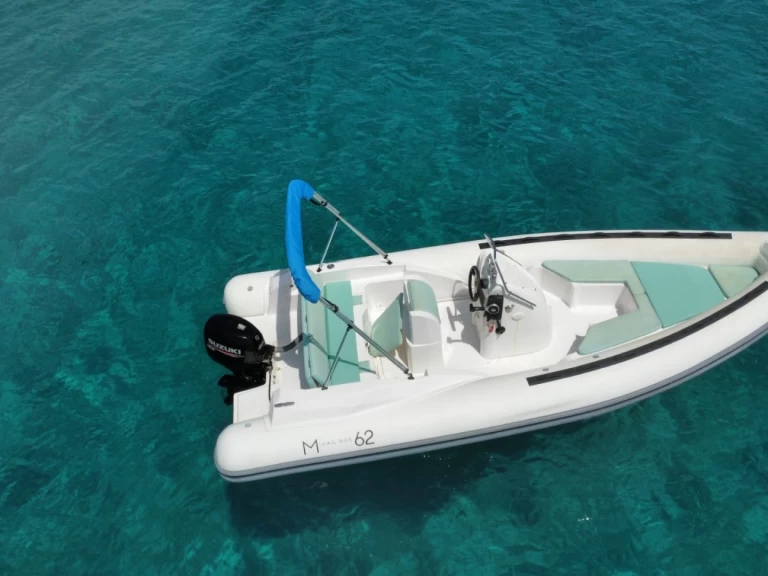 Location Semi-rigide Magnus avec permis