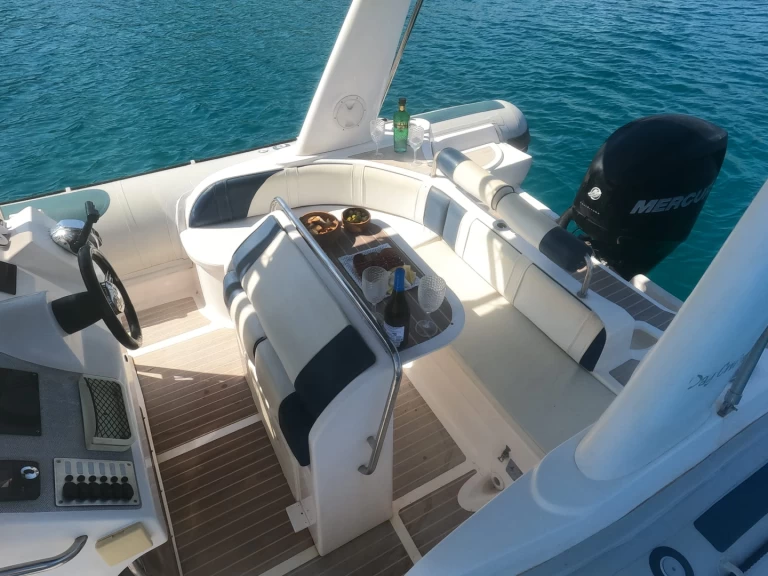 Louer Bateau à moteur avec ou sans skipper Astec à Fornells