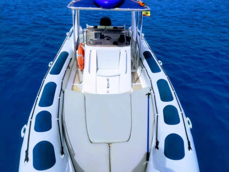 Location Bateau à moteur Astec avec permis