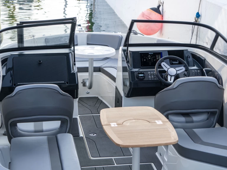 Location bateau Puerto Banús pas cher bayliner v20