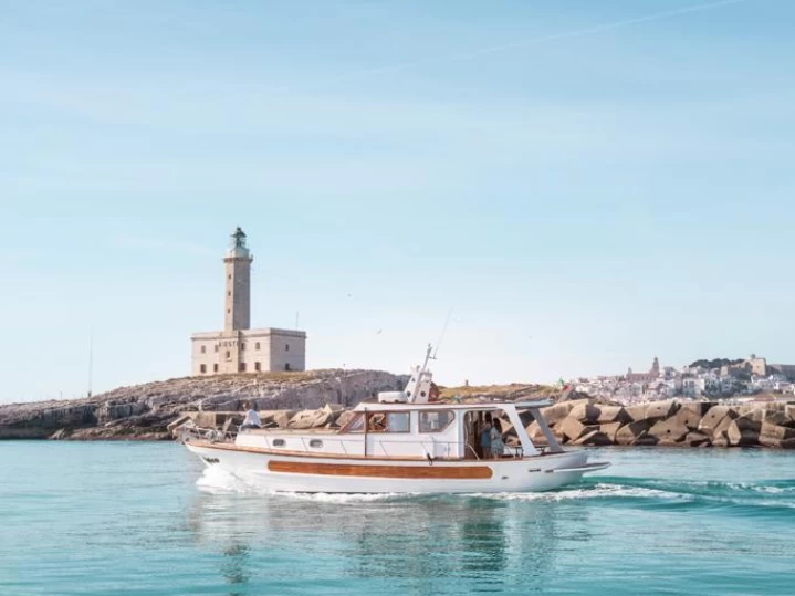 Bateau à moteur à louer à Vieste au meilleur prix