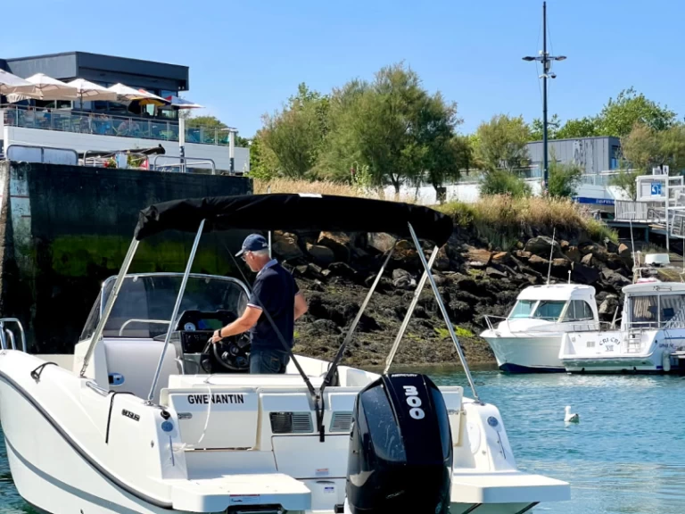 Louez un Quicksilver Activ 755 Open à Brest