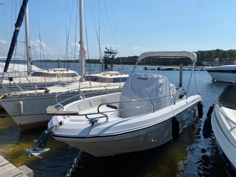 Ranieri  Voyager 21S a louer à Biscarrosse