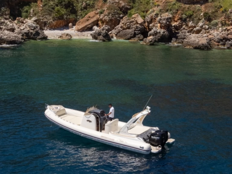 Location Semi-rigide Kleos avec permis