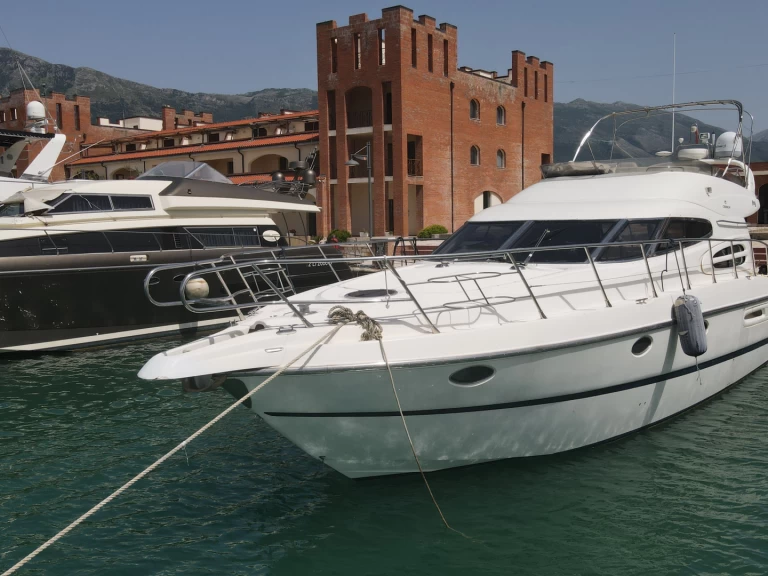 Location Bateau à moteur à Himarë - Cranchi Atlantique 48