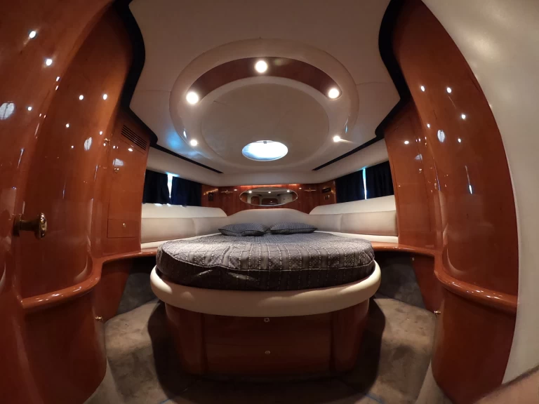 Louer Bateau à moteur avec ou sans skipper Cranchi à Himarë