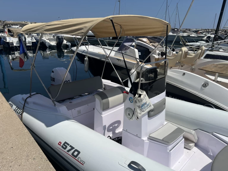 Semi-rigide à louer à Sainte-Maxime au meilleur prix