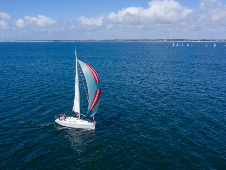 Bénéteau First 36.7 a louer à La Trinité-sur-Mer