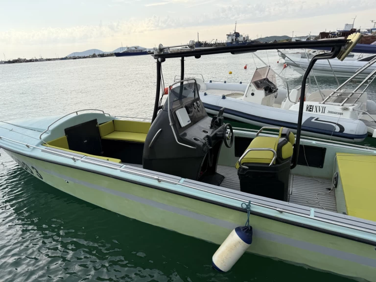 Louez un Scarab Scarab à Vlora