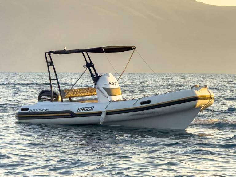 Location Semi-rigide Eagle avec permis