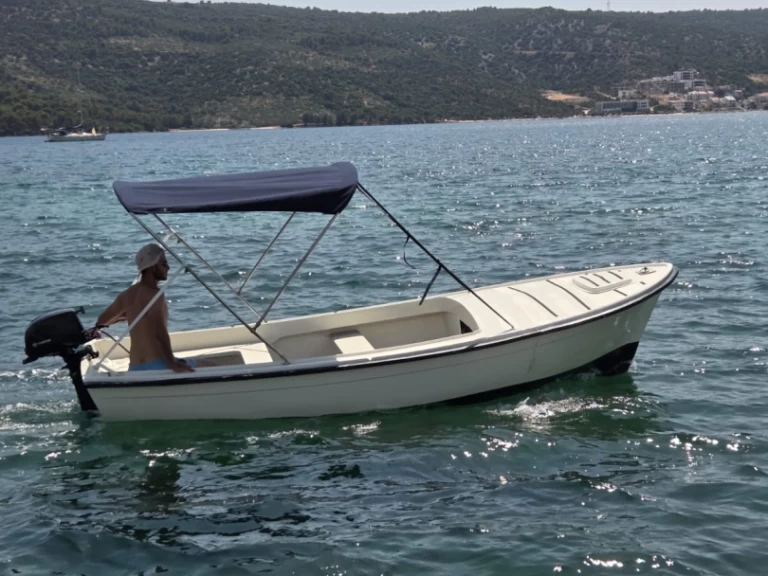 Bateau à moteur à louer à Poljica au meilleur prix
