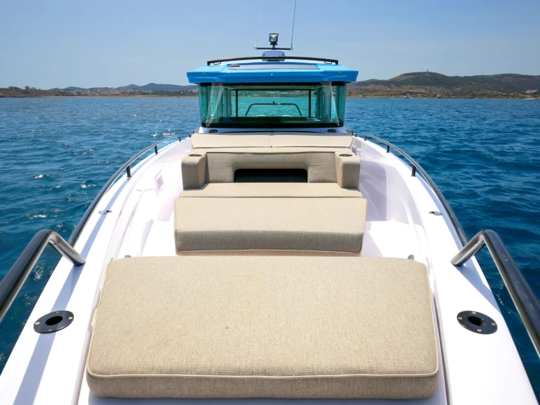 Louer Bateau à moteur avec ou sans skipper Axopar à Lávrio