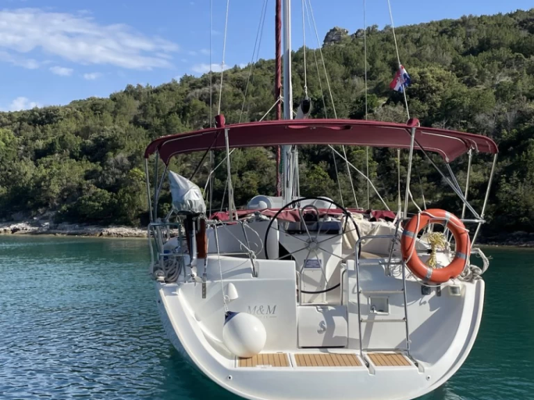 Louez un Bénéteau Oceanis 411 Celebration à Omiš