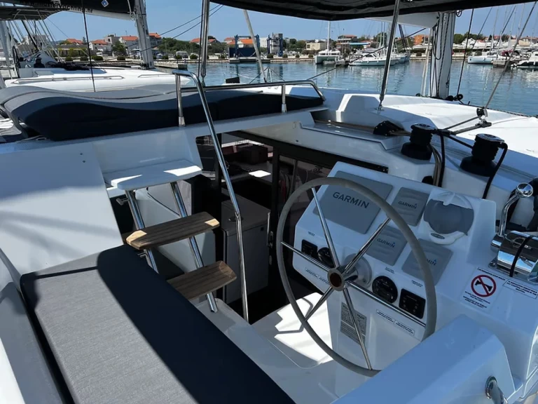 Location Catamaran à Pula - Fountaine Pajot Astrea 42