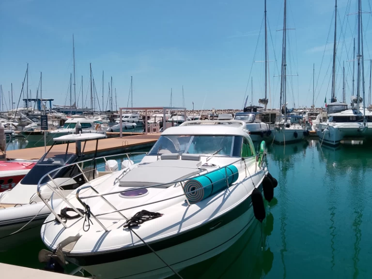 Bavaria Bavaria 37 Hard Top a louer à Port de Salerne