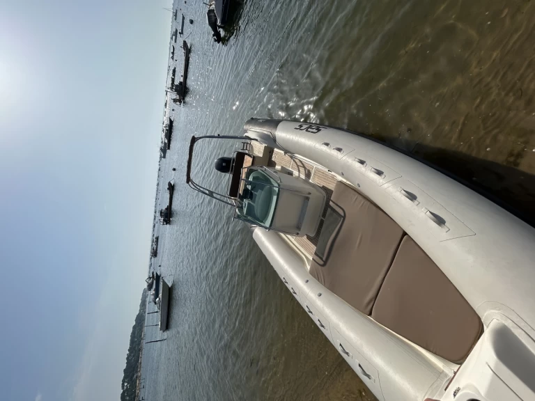 Louer Semi-rigide avec ou sans skipper Sacs à Le Canon