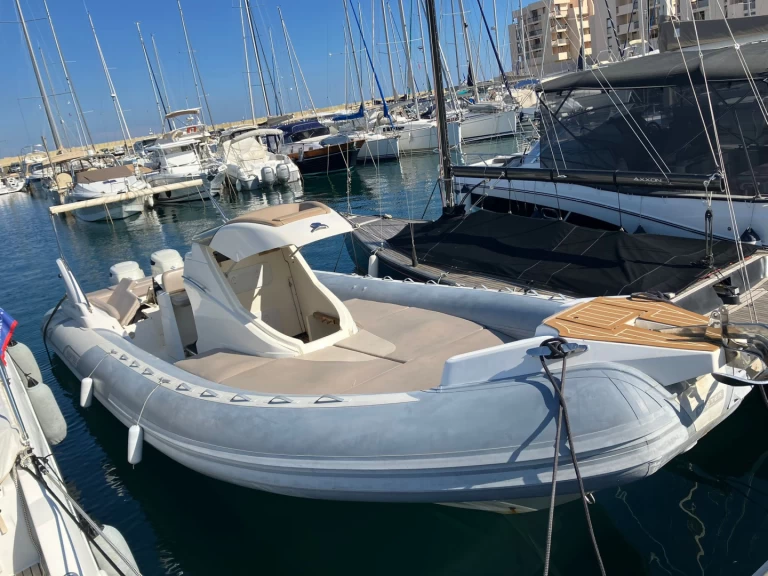 Louer Semi-rigide avec ou sans skipper Master à Le Canon