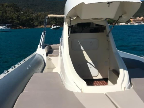 Semi-rigide à louer à Le Canon au meilleur prix