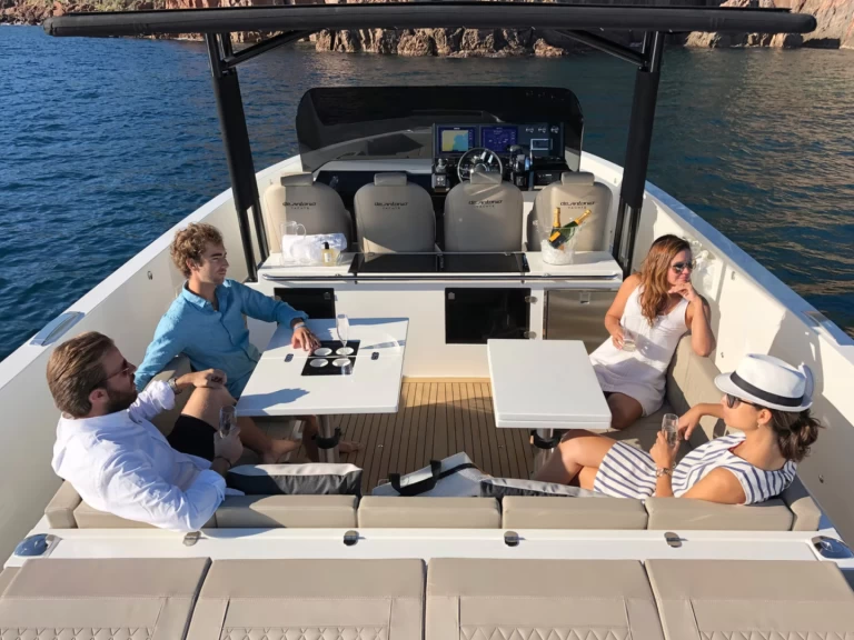 Louer Bateau à moteur avec ou sans skipper DEANTONIO YACHTS à Dénia