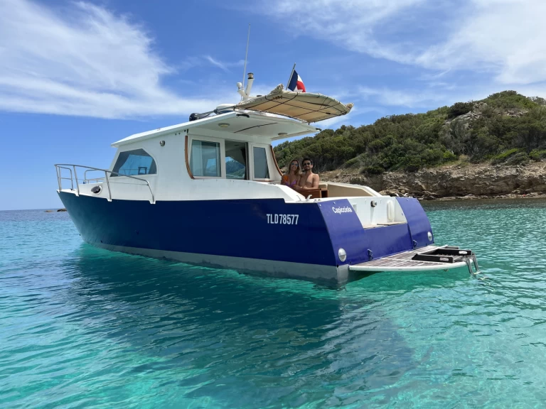 Location Bateau à moteur à Sainte-Lucie de Porto-Vecchio - Meta Yacht JMF 32