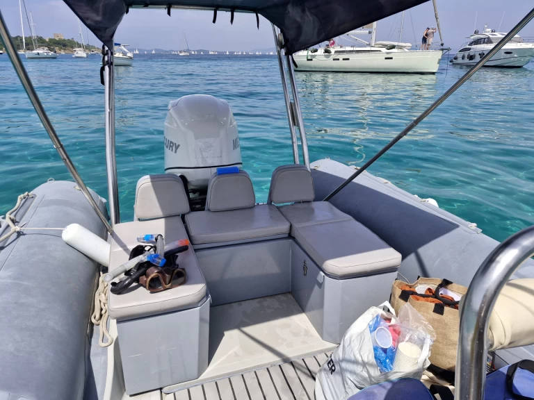 Location Semi-rigide Joker Boat avec permis