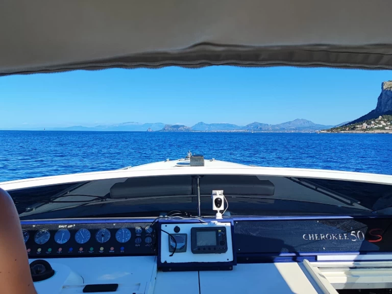 Location Bateau à moteur Profilemarine avec permis