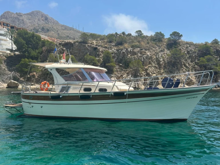 Location bateau Fratelli Aprea Sorrento 32 Semi Cabinato à Altea sur Samboat