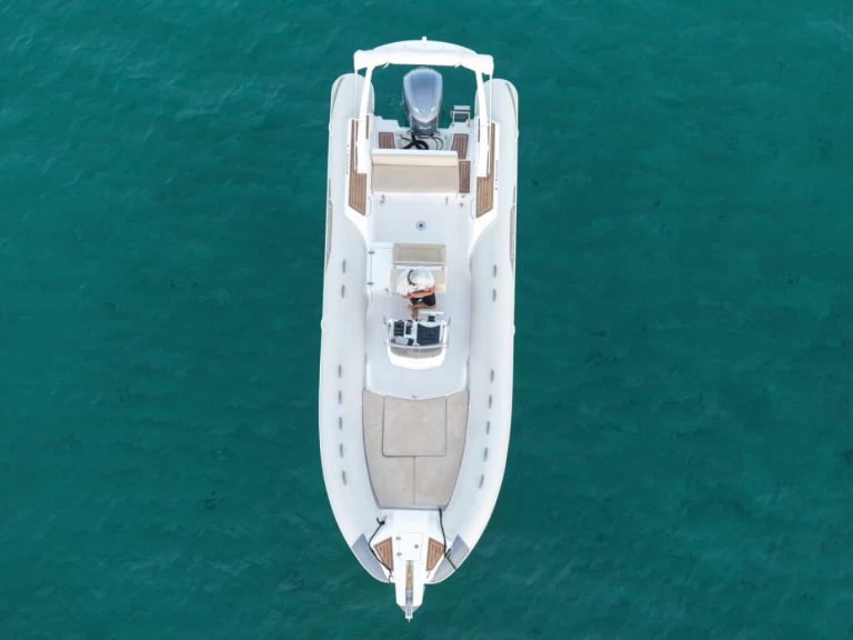 Location Semi-rigide à Porticcio - Capelli Capelli 770