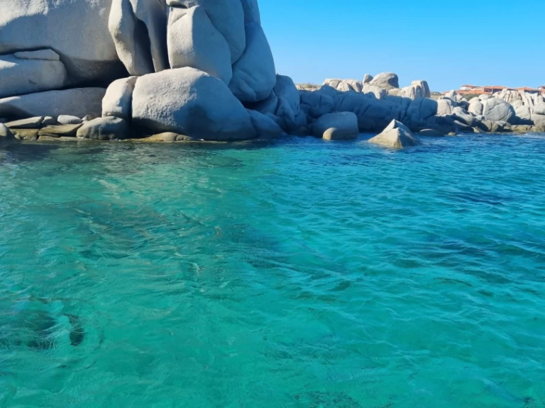 Louer Semi-rigide avec ou sans skipper Capelli à Porticcio