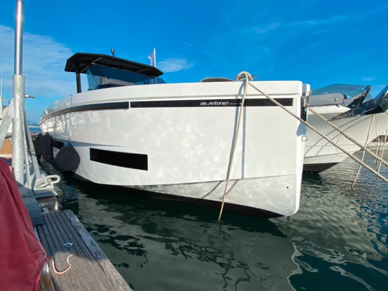 Location Bateau à moteur De Antonio avec permis