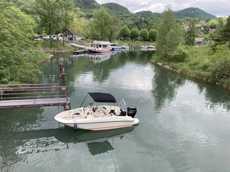 Location bateau Conjux pas cher Element E5