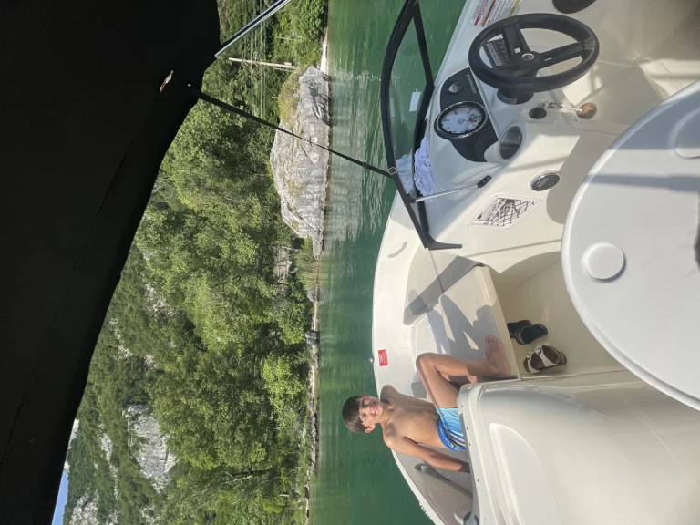 Location bateau Bayliner Element E5 à Conjux sur Samboat