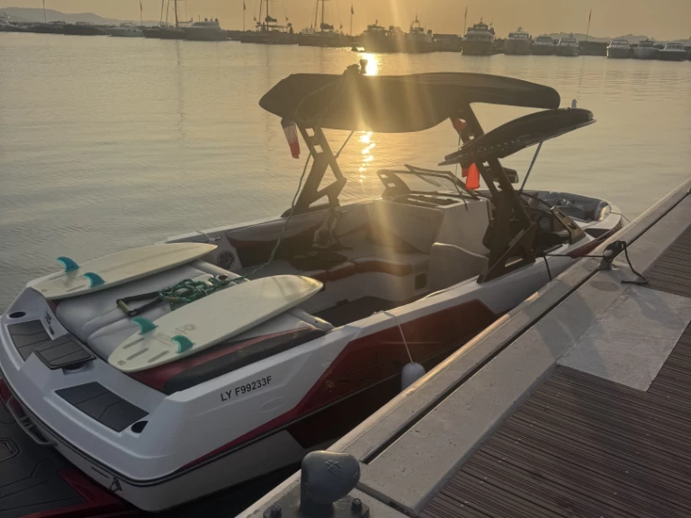 Louez un Malibu AXIS T22 à Port des Marines de Cogolin