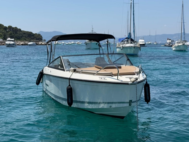 Louer Bateau à moteur avec ou sans skipper Quicksilver à Mandelieu-la-Napoule