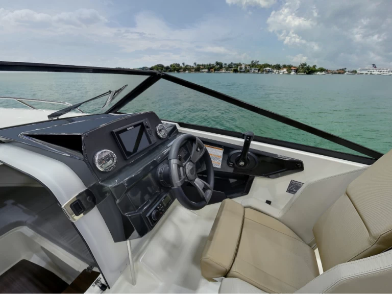 Bateau à moteur à louer à Mandelieu-la-Napoule au meilleur prix