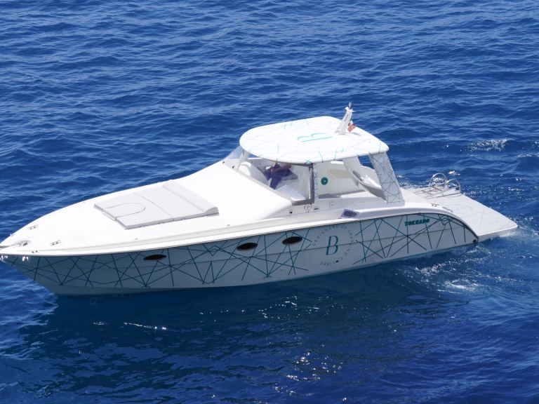 Location Bateau à moteur Tornado avec permis