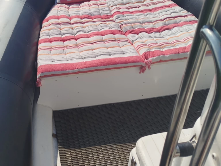 Louer Semi-rigide avec ou sans skipper Bombard à Sainte-Maxime